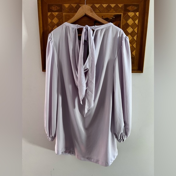 Woman’s blouse - Picture 2 of 2